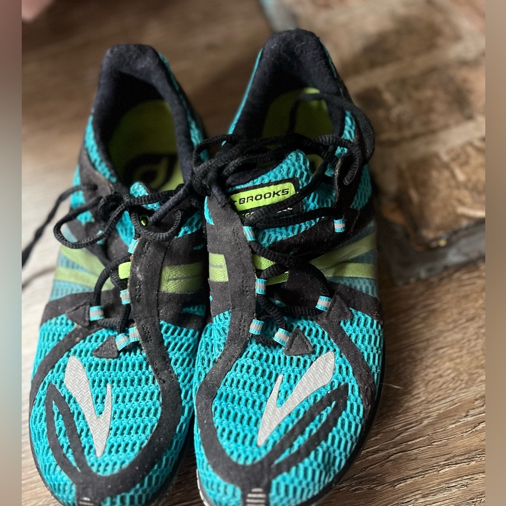 Pure Connect Running Shoes - women’s size 9 - used but still great condition